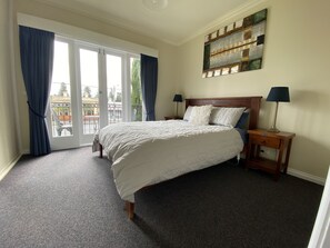 2 Bedroom Studio (Unit 6a) | Premium bedding, individually decorated, individually furnished - Banyan Place (Warrnambool)