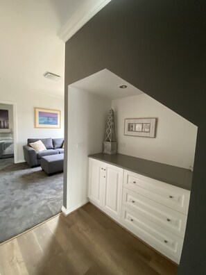 1 Bedroom Apartment (Unit 6) | Living area