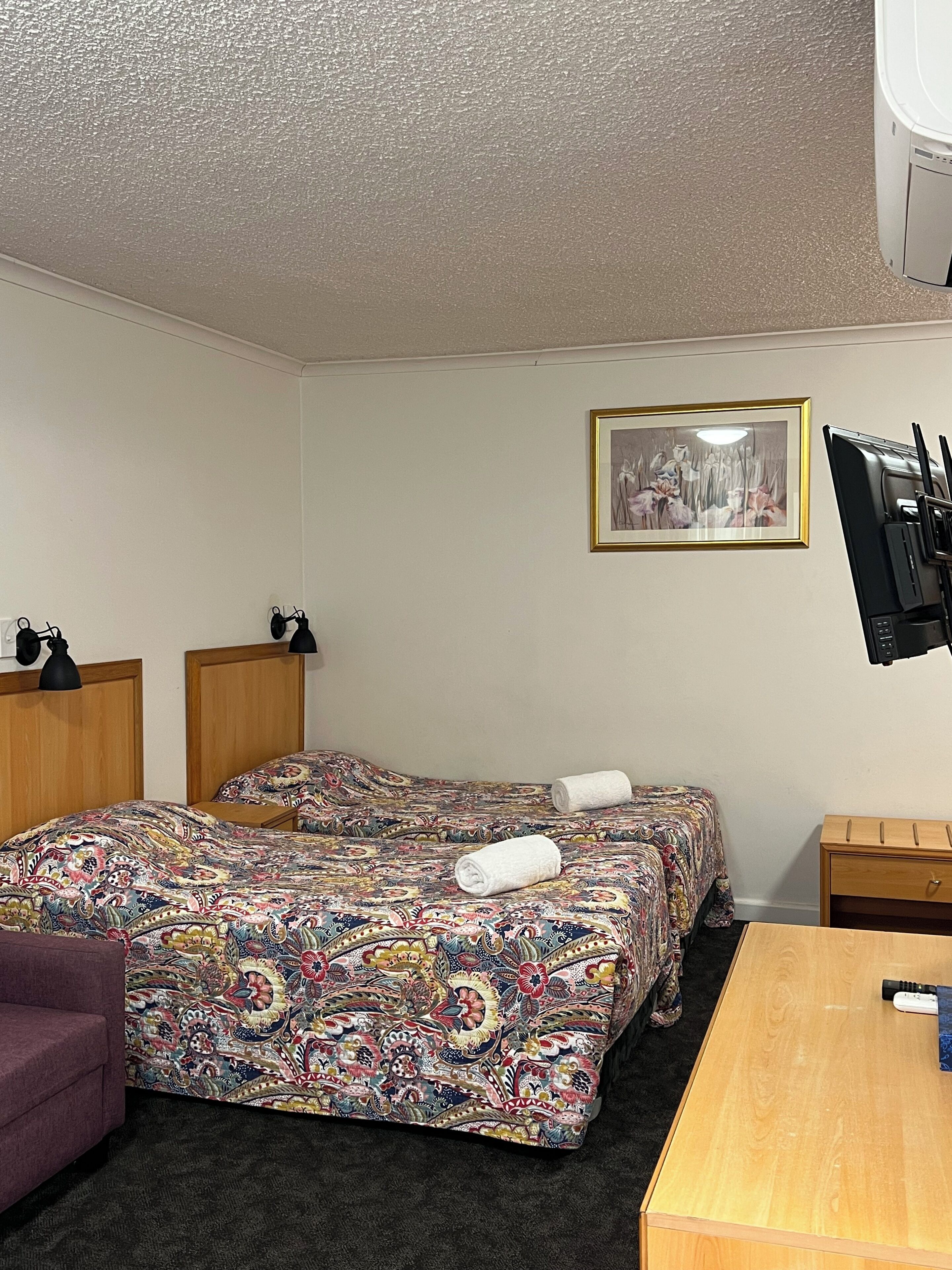 Photo - Edgecliff Lodge Motel