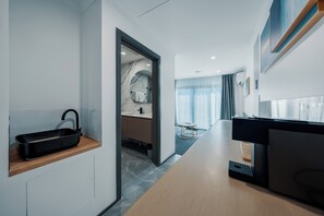 Iron/ironing board, free WiFi, bed sheets