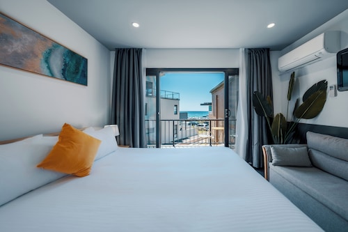 Mollymook Shored Hotel