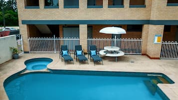 Outdoor pool, pool loungers