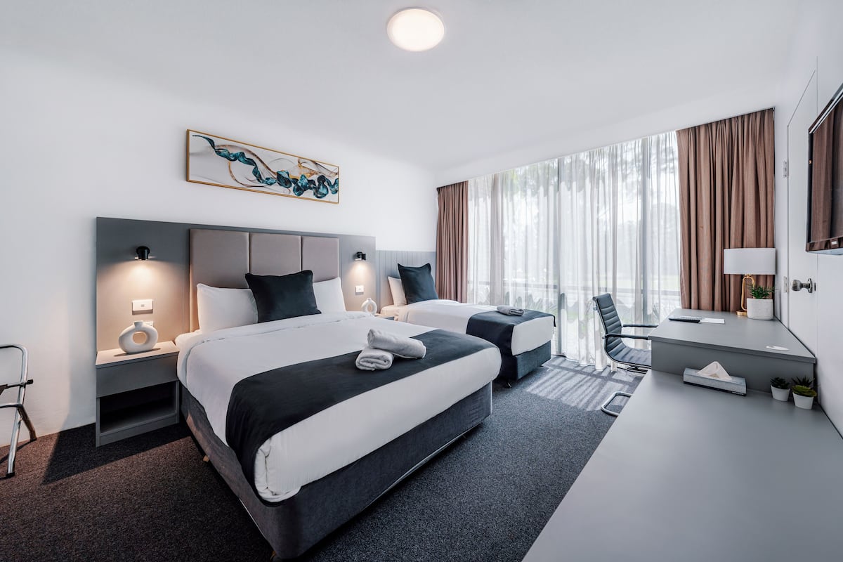 1 bedroom, in-room safe, desk, blackout curtains