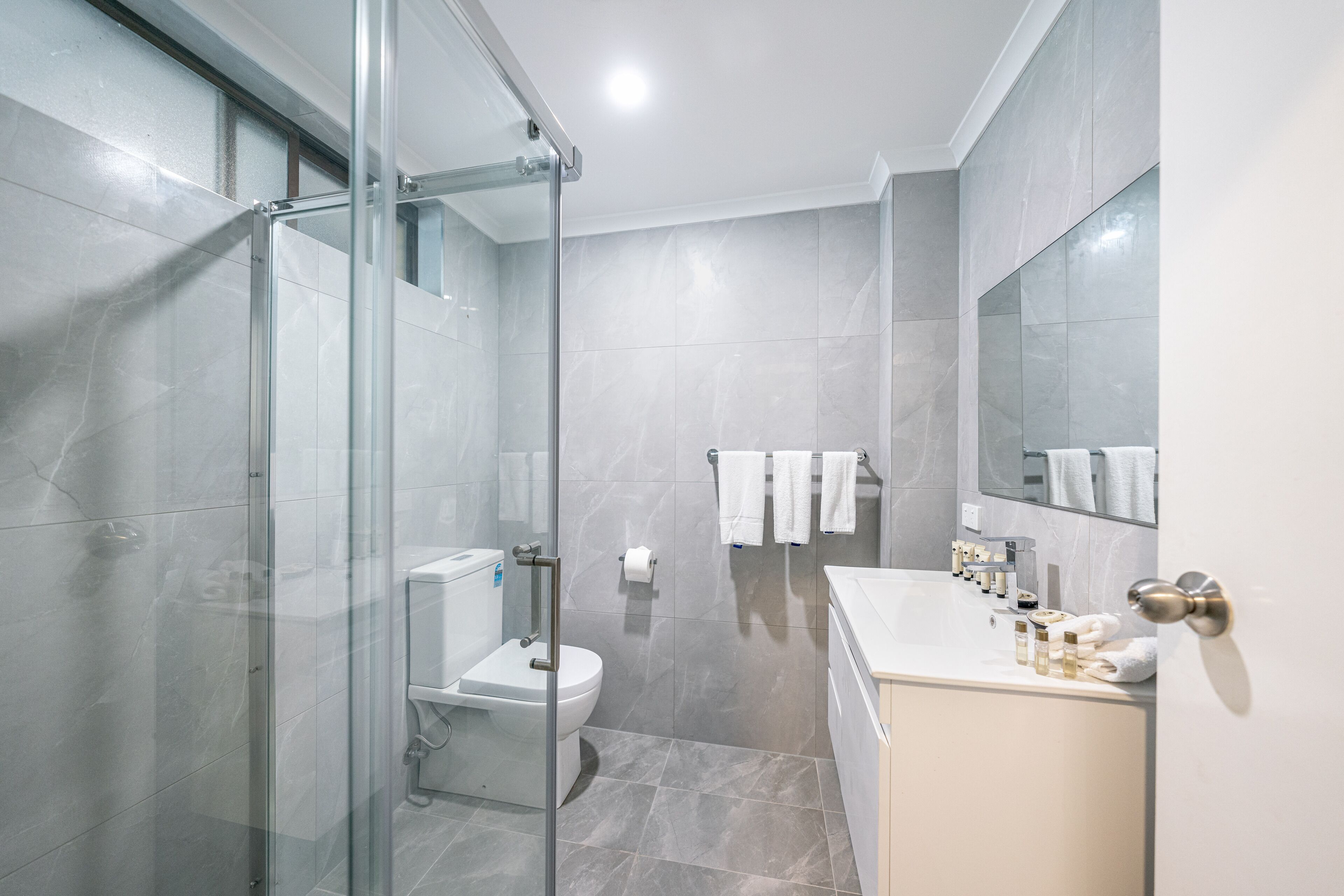 shower, free toiletries, hair dryer, towels