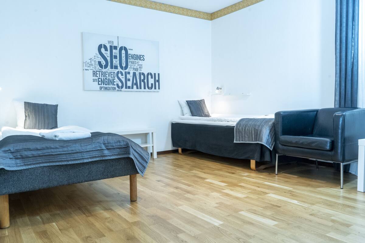 standard twin room | 1 bedroom, individually decorated, individually furnished, desk