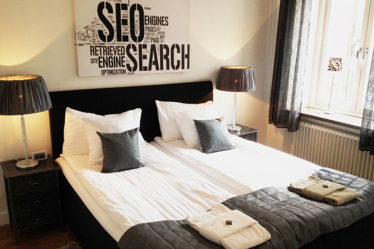 standard double room | 1 bedroom, individually decorated, individually furnished, desk