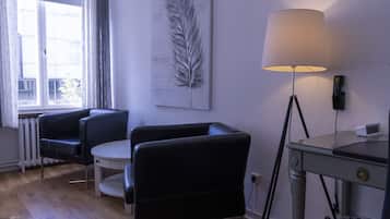 Decoración personalizada, muebles diferentes y escritorio
