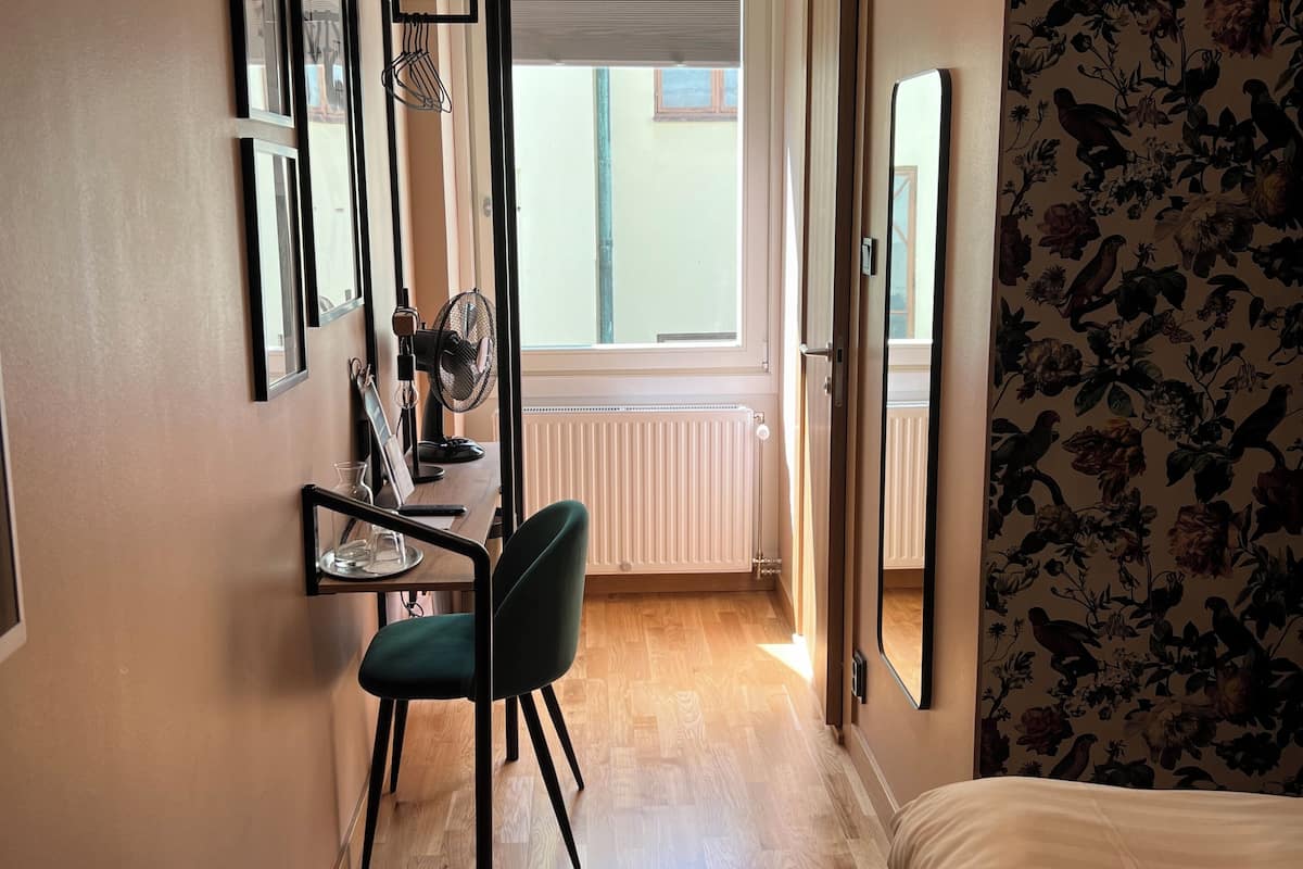 basic double room | 1 bedroom, individually decorated, individually furnished, desk