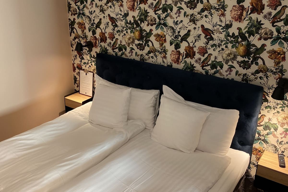 basic double room | 1 bedroom, individually decorated, individually furnished, desk