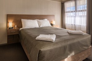 Desk, iron/ironing board, free WiFi, bed sheets - The Argosy (East Devonport)