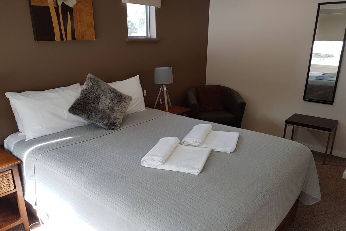 Apartment, 2 Schlafzimmer, Whirlpool | Individuell dekoriert, individuell eingerichtet, Bügeleisen/Bügelbrett