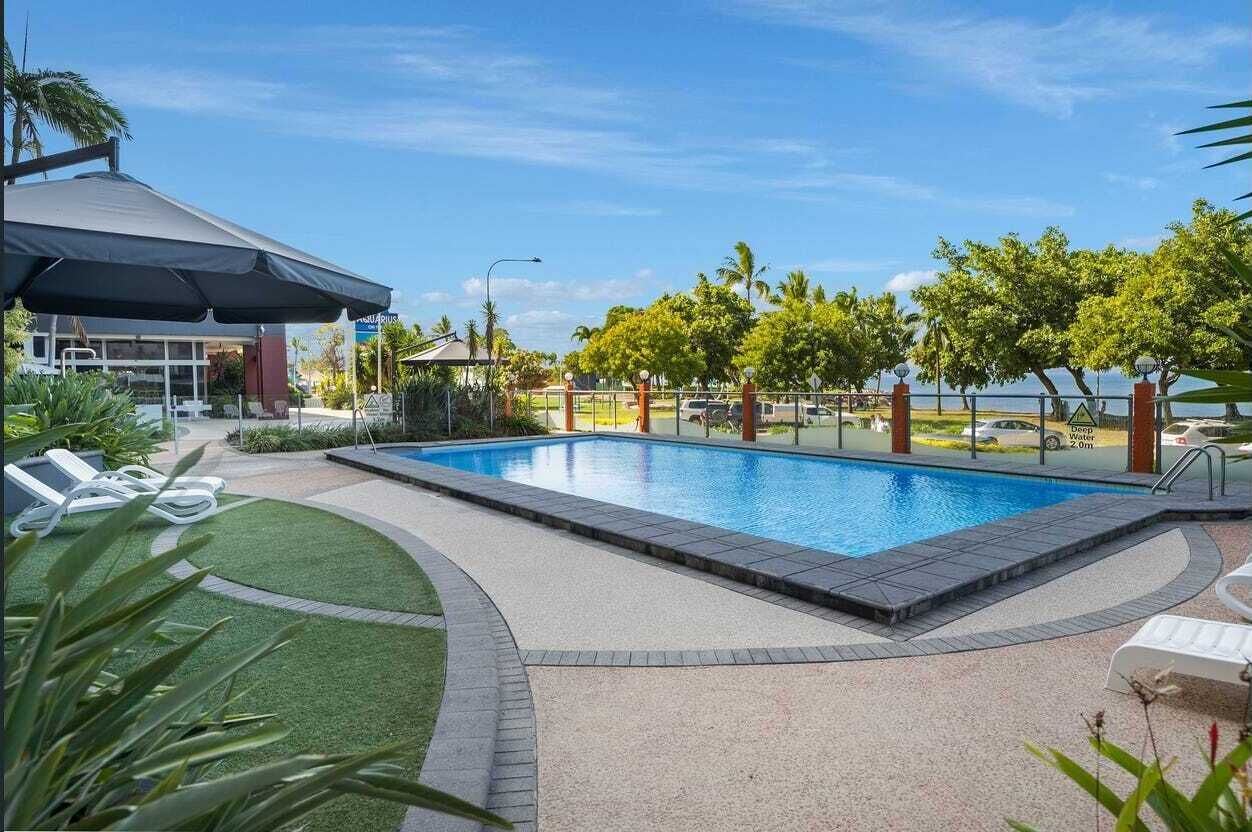 outdoor pool, open 6 am to 9:00 pm, pool loungers