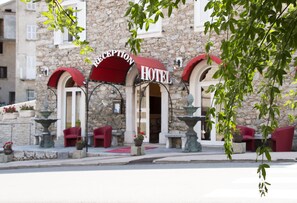 Front of property - Hotel U Palazzu (Venaco)