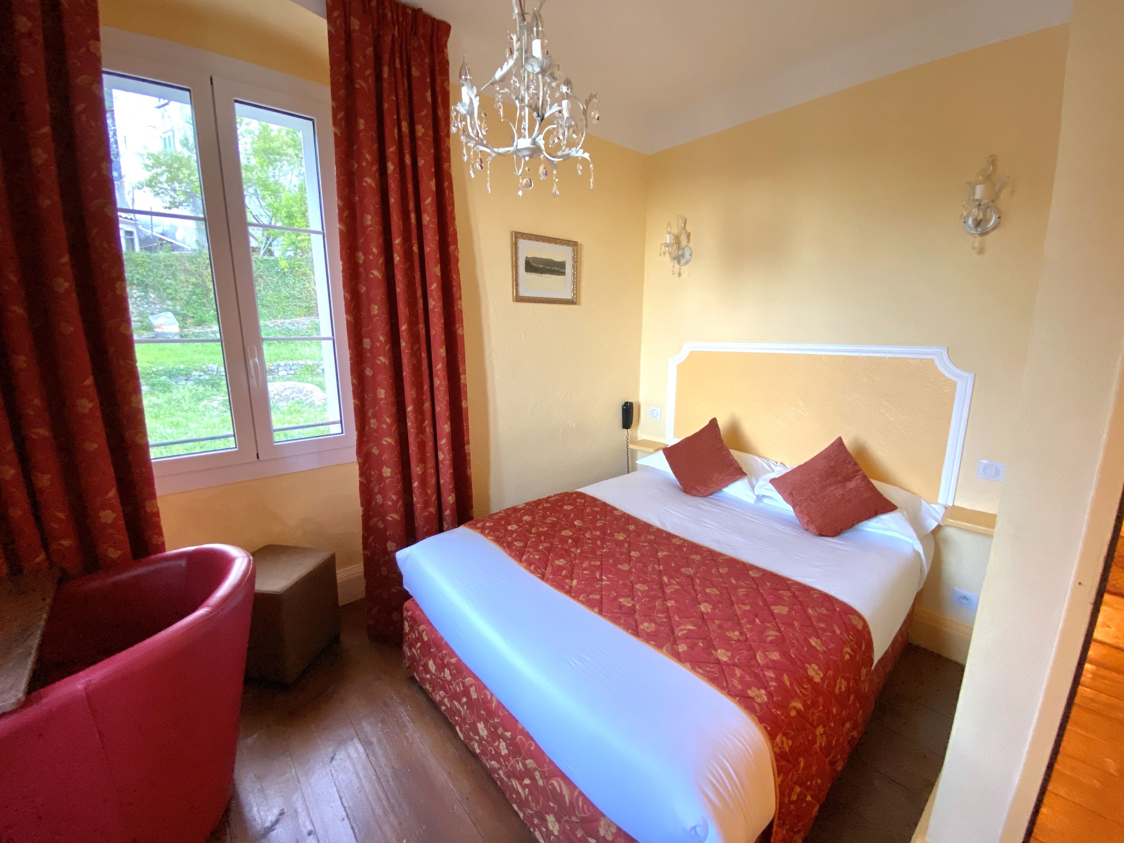 classic double room | in-room safe, desk, soundproofing, iron/ironing board