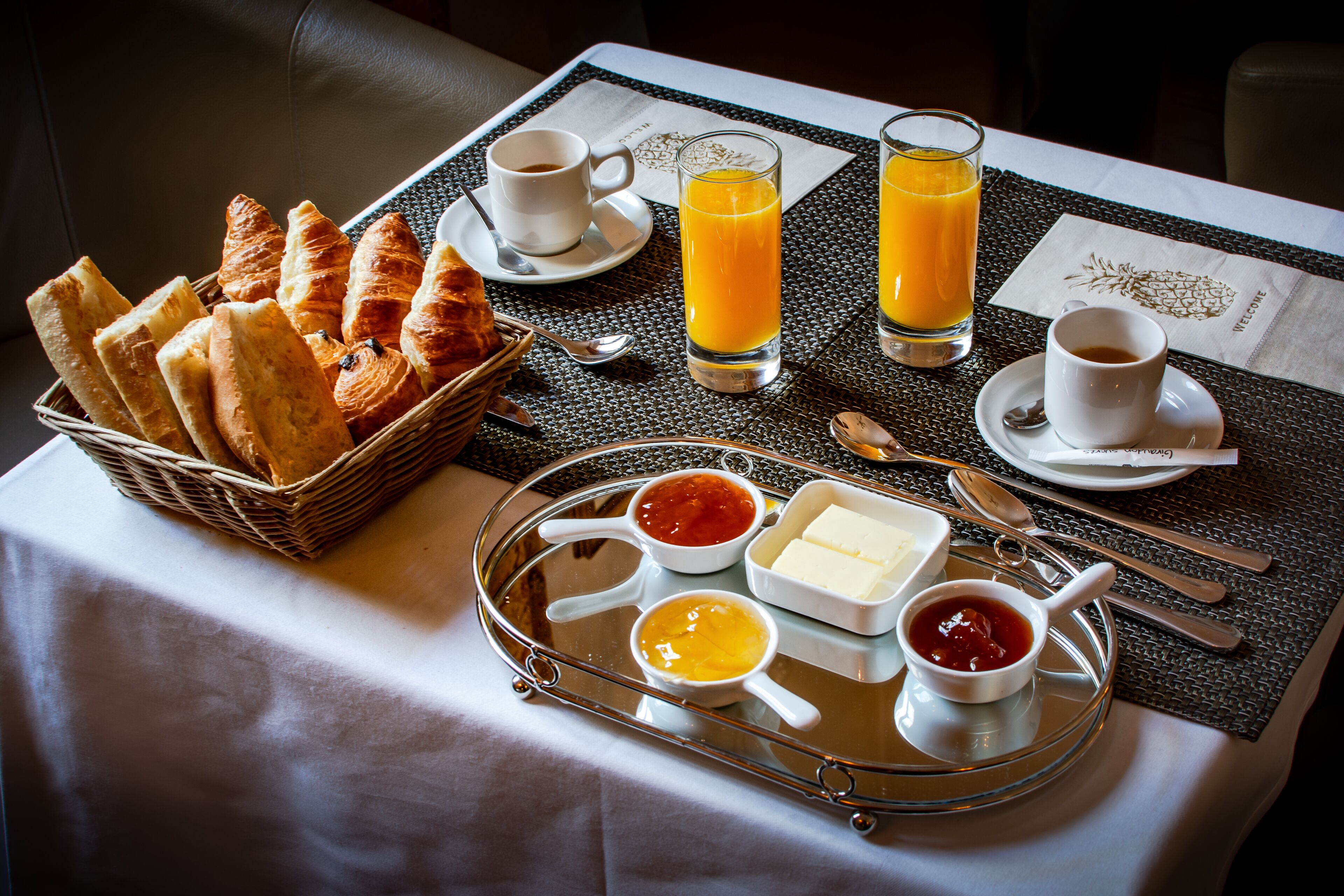 daily continental breakfast (eur 8.5 per person)
