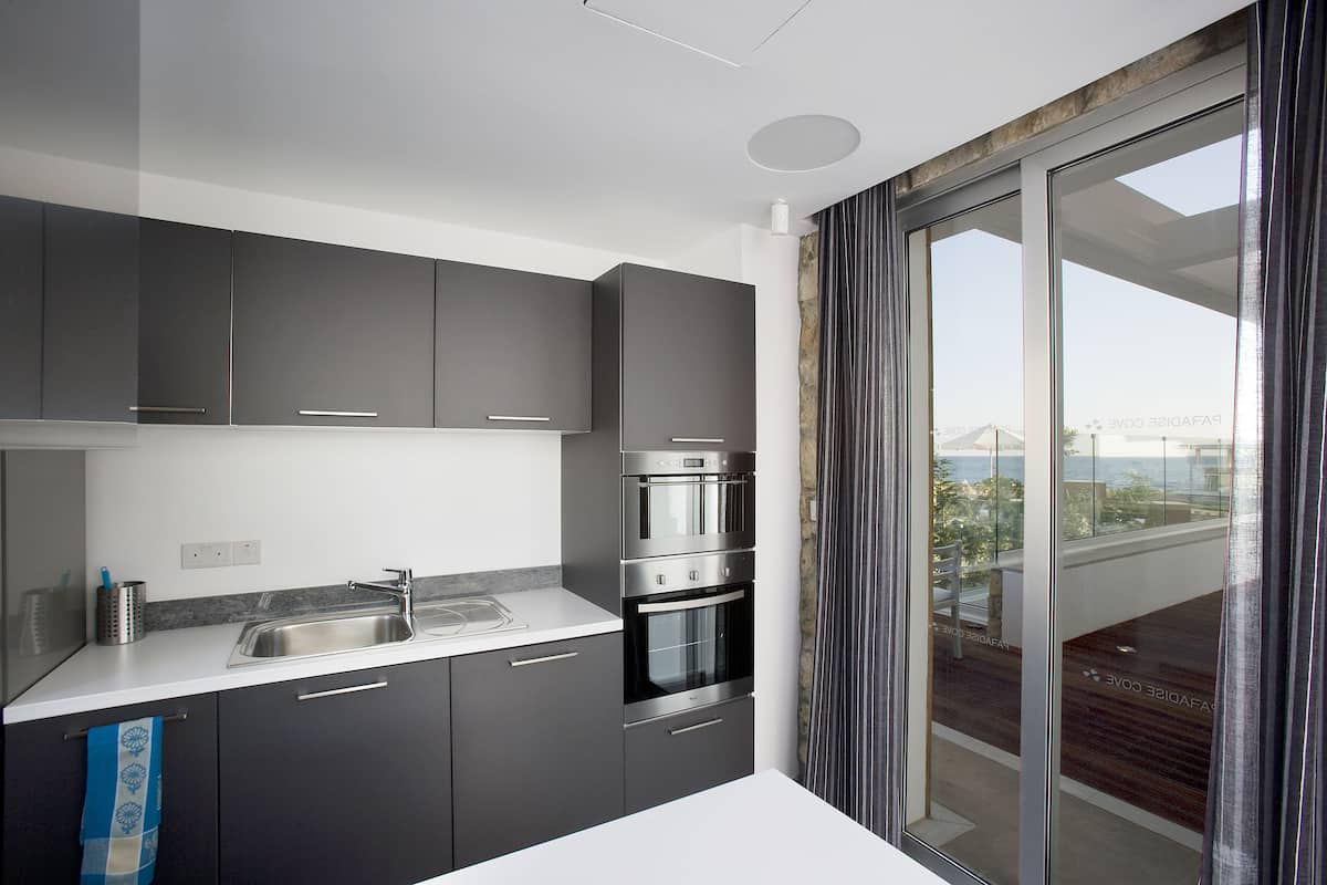 villa, 3 bedrooms (sapphire) | private kitchen | fridge, microwave, oven, stovetop