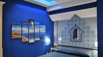 Chambre Triple Économique (with skylight) | Minibar, coffres-forts dans les chambres, bureau, Wi-Fi gratuit