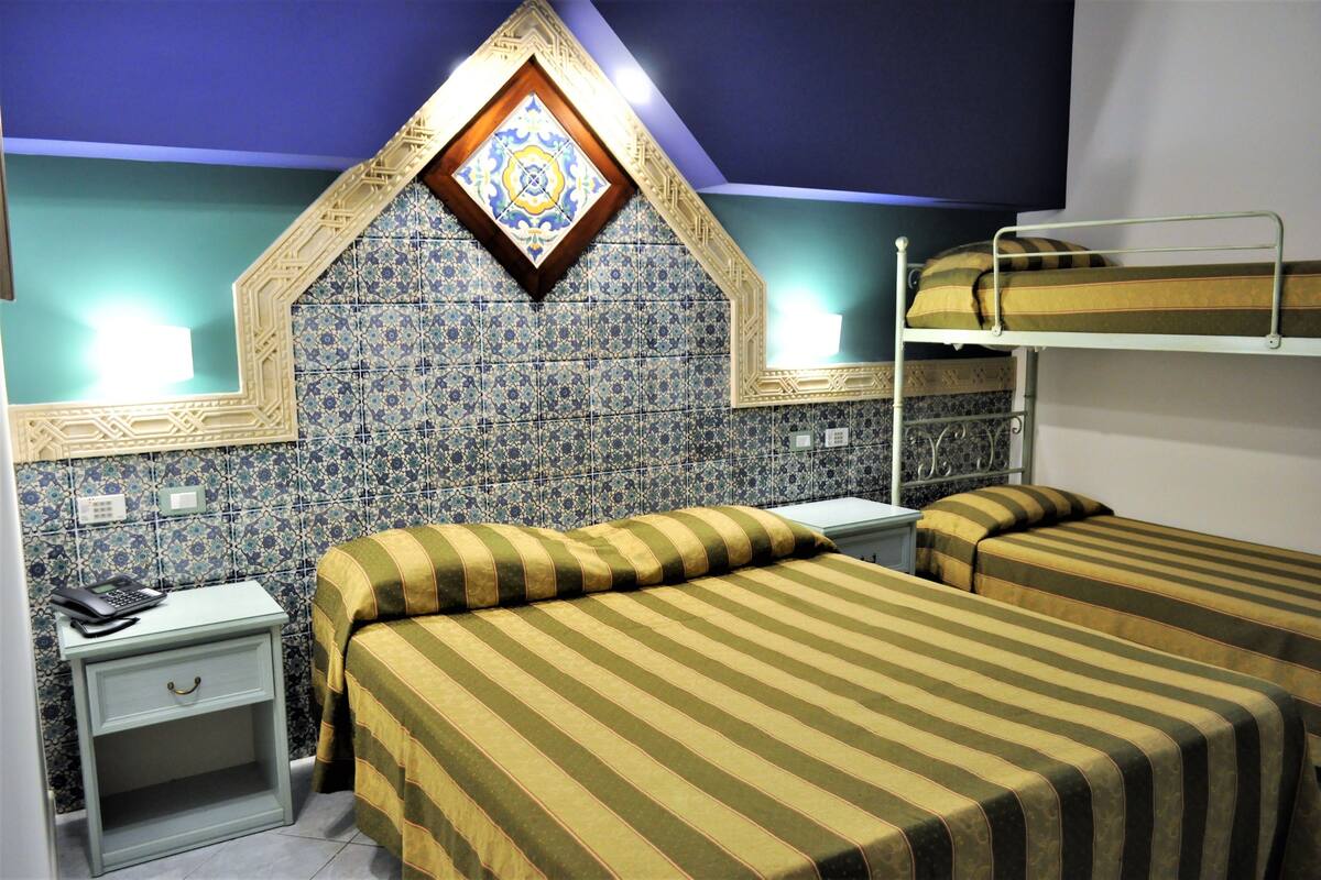 Economy Quadruple Room (with skylight)