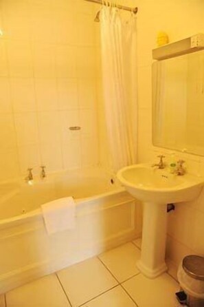 Hair dryer - Aisling Guest House (Ashbourne)