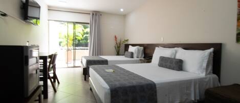 Habitación doble superior, varias camas | Colchones viscoelásticos, caja fuerte, decoración individual