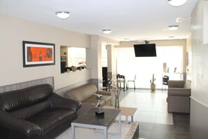 Lobby sitting area - Hotel Poblado Boutique Medellín (Medellin)