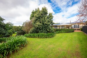 Garden - Camelot Boutique Accommodations (Tamborine Mountain)