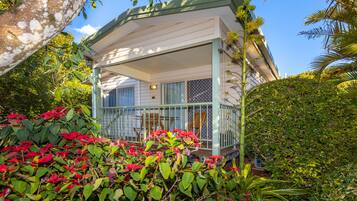 Luxury Cottage, Non Smoking | Premium bedding, minibar, blackout curtains, bed sheets