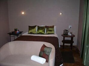 Minibar, in-room safe, desk, iron/ironing board