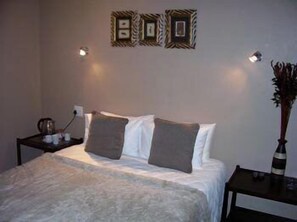 Minibar, in-room safe, desk, iron/ironing board