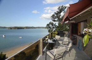 Terrace/patio - Bay of Islands Beachhouse (Paihia)