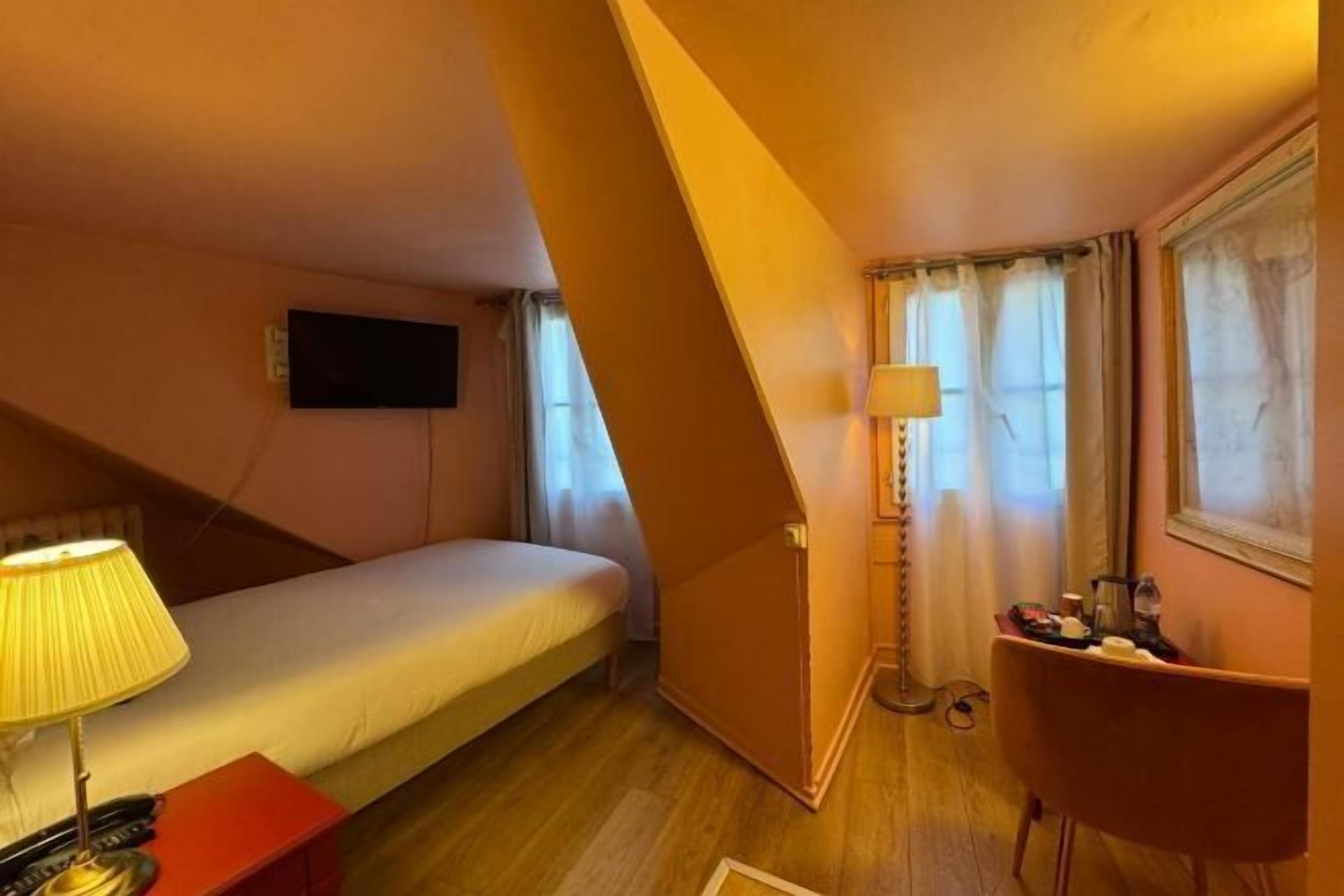 Literie de qualité supérieure, fer et planche à repasser, Wi-Fi gratuit