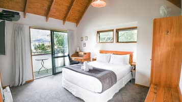 Zimmersafe, Schreibtisch, BĂŒgeleisen/BĂŒgelbrett, kostenloses WLAN