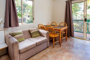 Economy-Ferienhütte | Wohnbereich