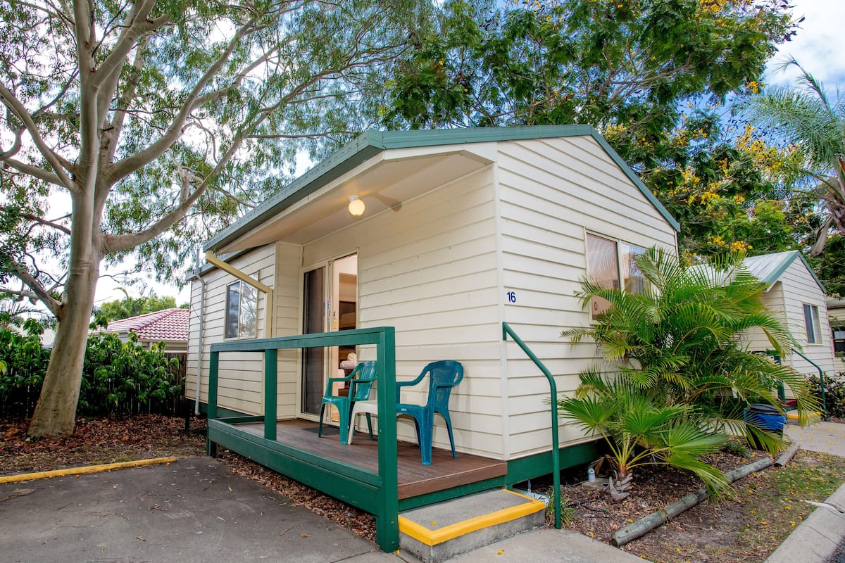 Standard 1 Bedroom Family Cabin-Sleeps 4 | Garden view