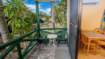 Economy Cabin - Sleeps 4 | Garden view