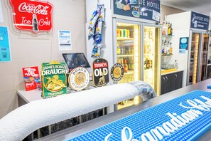 2 Bars/Lounges, Sportbar