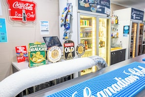 2 Bars/Lounges, Sportbar