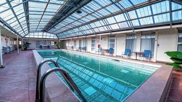 Indendørs pool