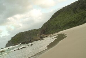 Una playa cerca, toallas de playa