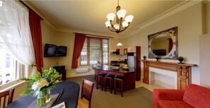 Desk, iron/ironing board, free WiFi, bed sheets - Merivale Manor (Christchurch)