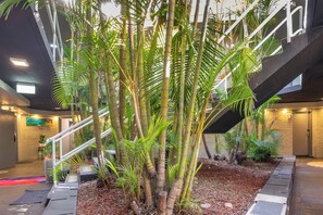 Garden view - Bankstown Motel 10 (Greenacre)