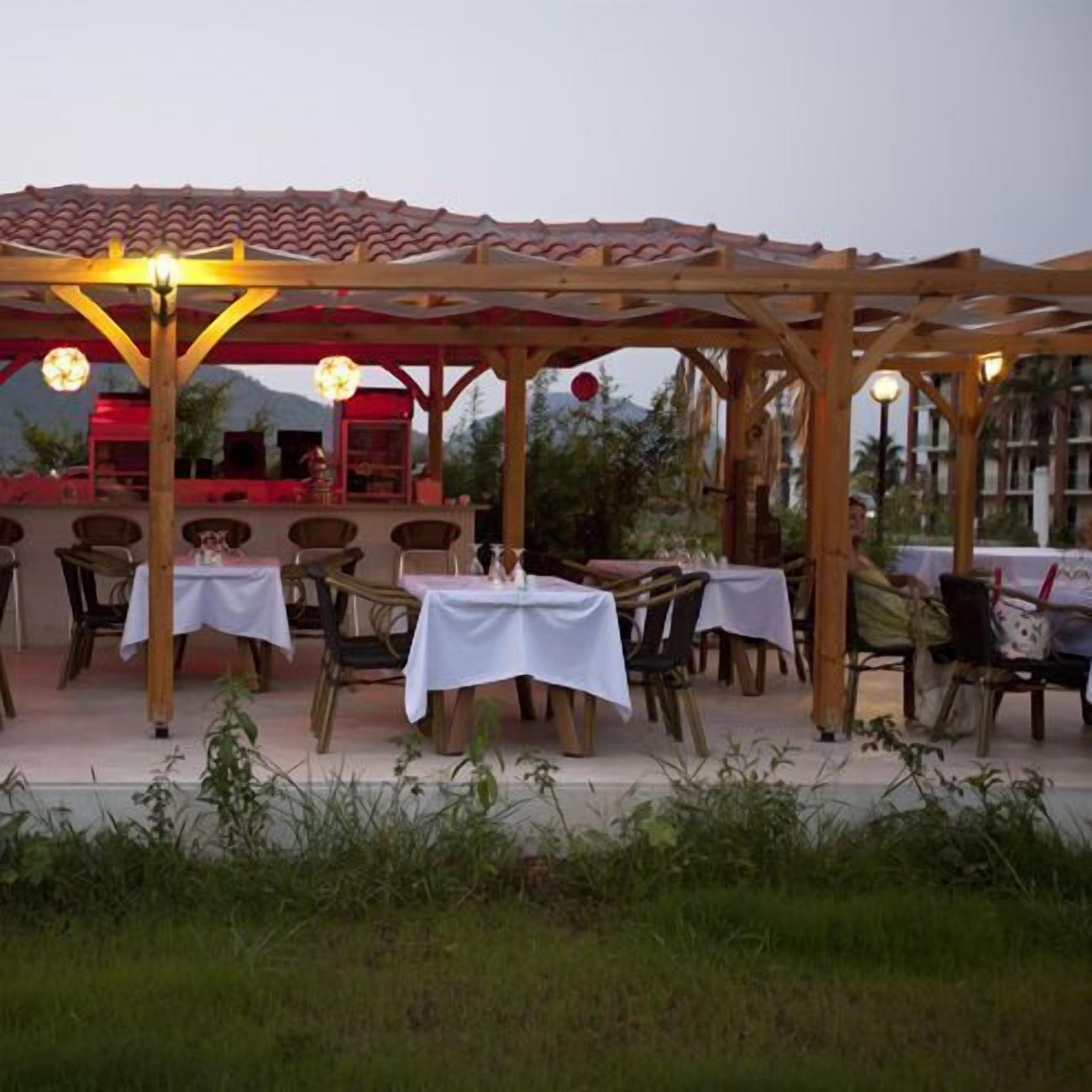 breakfast, lunch, dinner served; barbecue, pool views