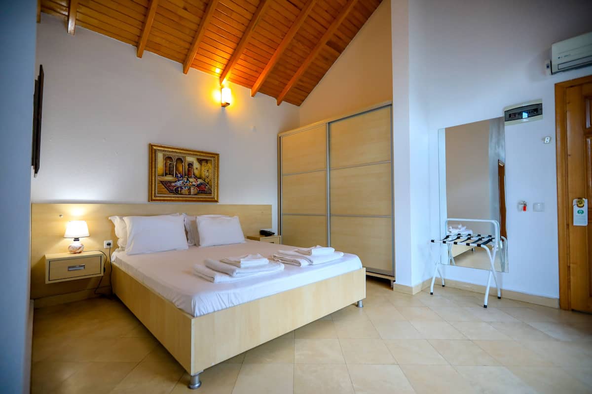 superior double room, terrace | minibar, in-room safe, desk, laptop workspace