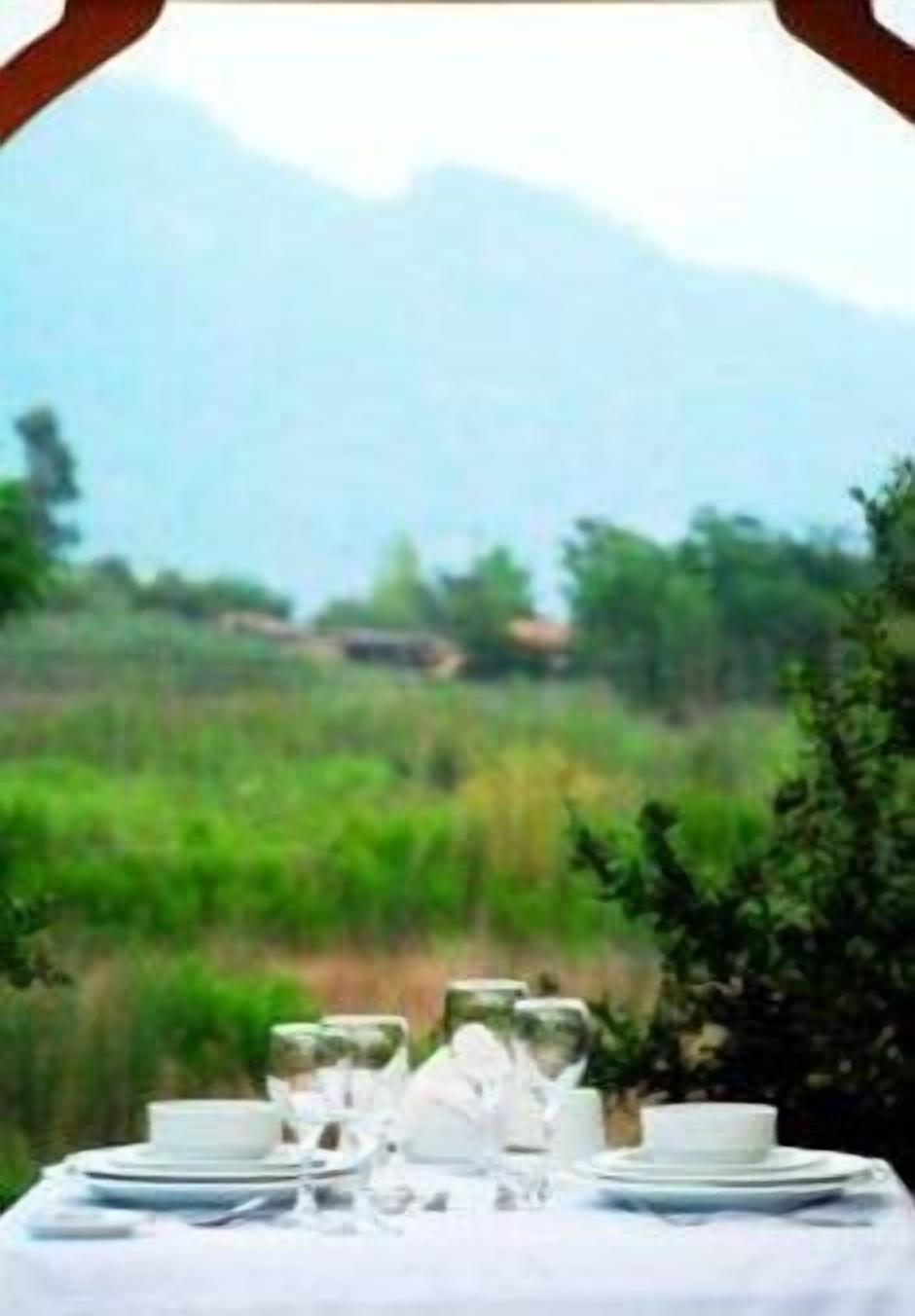 breakfast, lunch, dinner served; barbecue, pool views