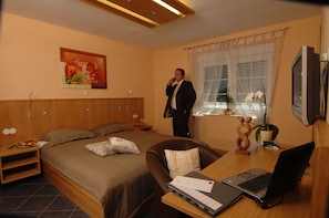 Centre d’affaires dans la chambre