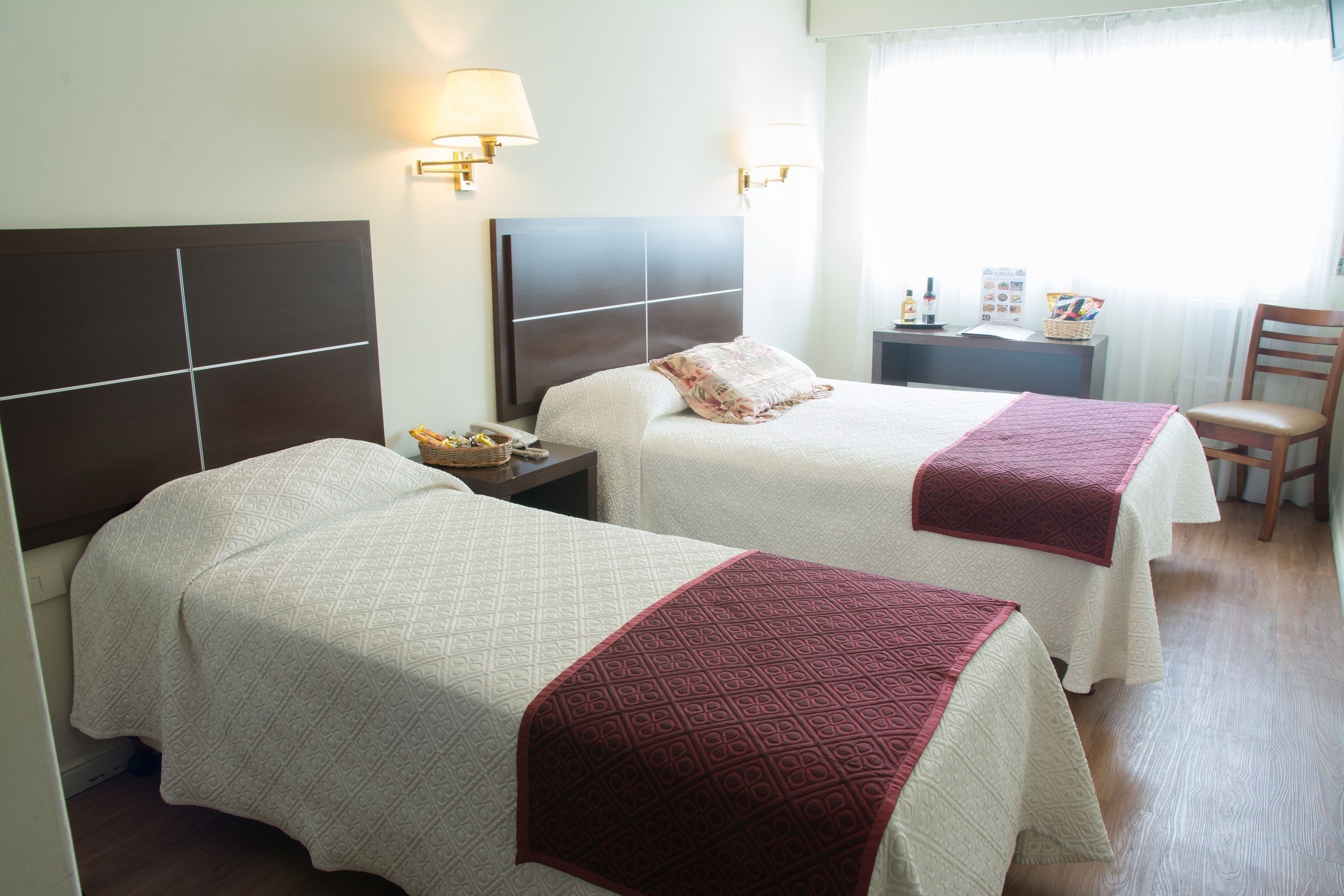 Phòng đôi, 1 giường đôi | Minibar, bàn, khu vực làm việc phù hợp cho laptop, phòng cách âm 