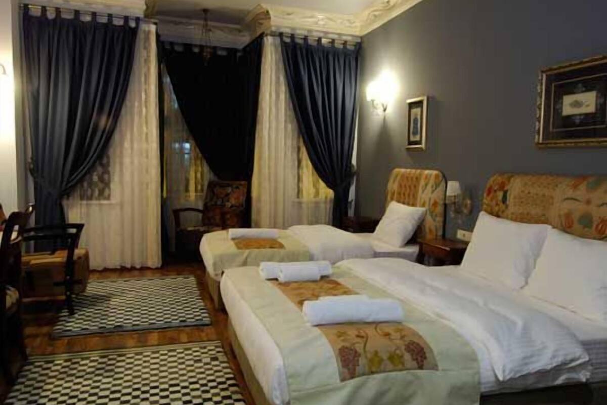 Deluxe Triple Room | Premium bedding, minibar, in-room safe, desk