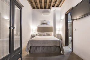 Double Room, Courtyard Area | Courtyard view - Shine Albayzín Hotel (Granada)