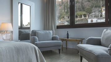 Suíte (Alhambra View) | Roupas de cama premium, edredons de pluma, escrivaninha