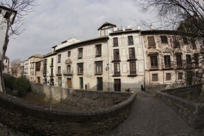 Front of property - Shine Albayzín Hotel (Granada)